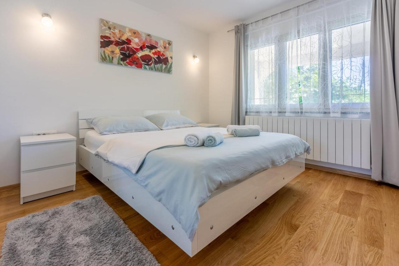 Apartment Olive Selce Exterior photo