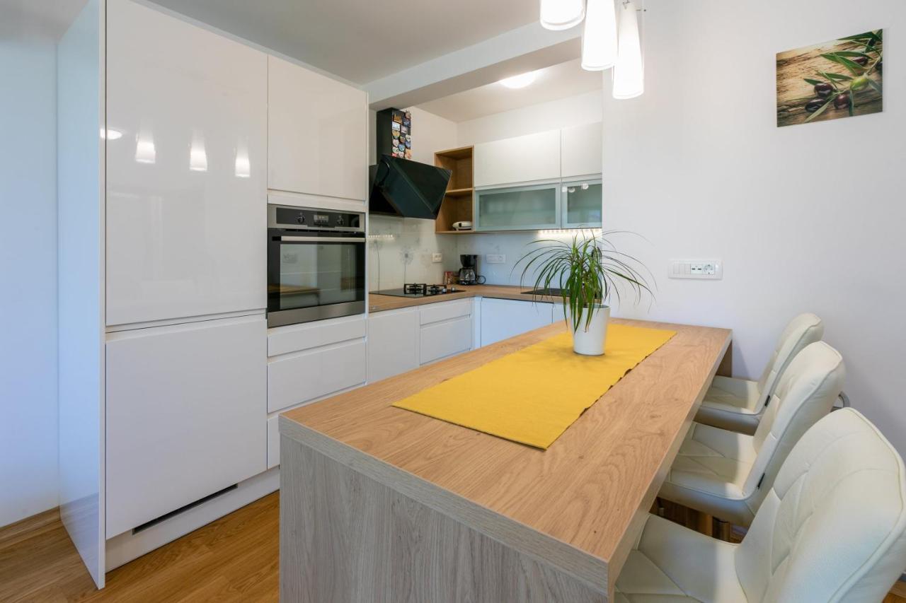 Apartment Olive Selce Exterior photo